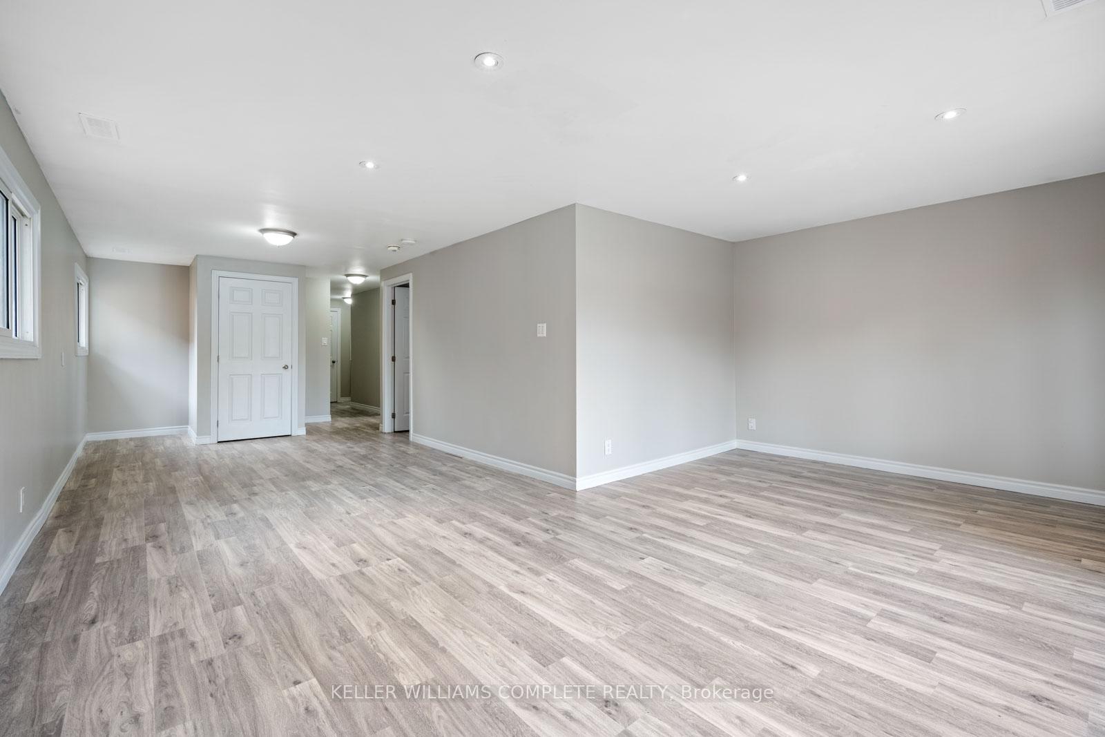 Photo 20 of 100 Park Row Street N, Hamilton, Crown Point — HOMEH