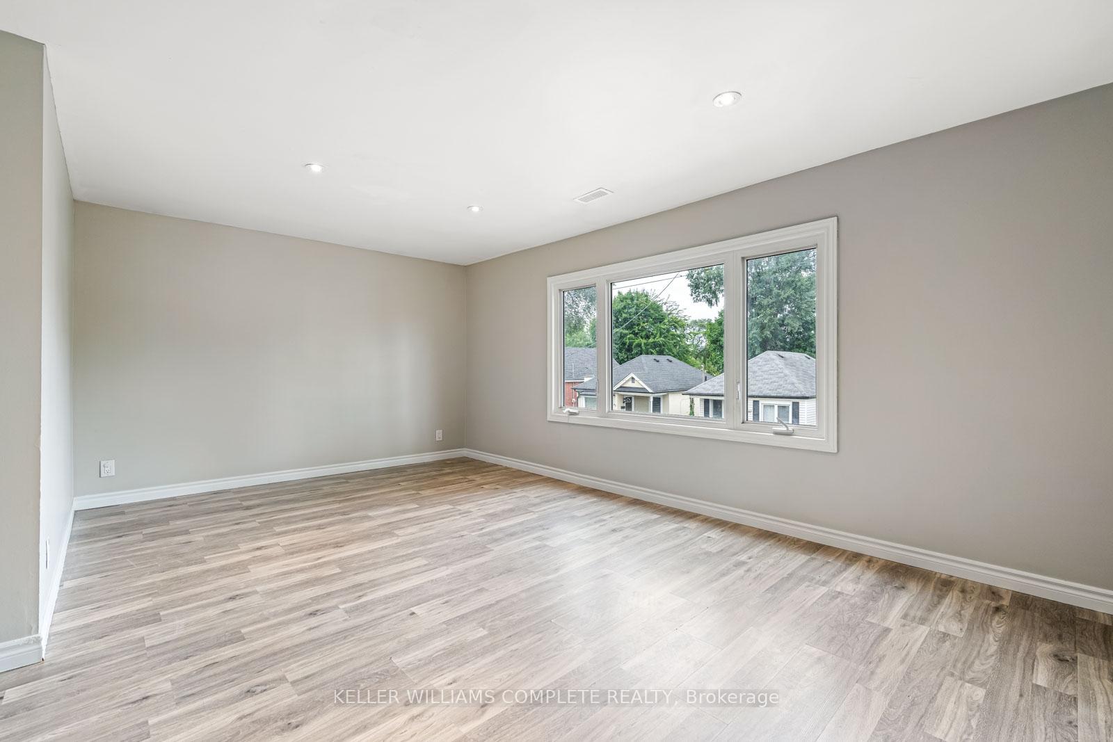 Photo 19 of 100 Park Row Street N, Hamilton, Crown Point — HOMEH