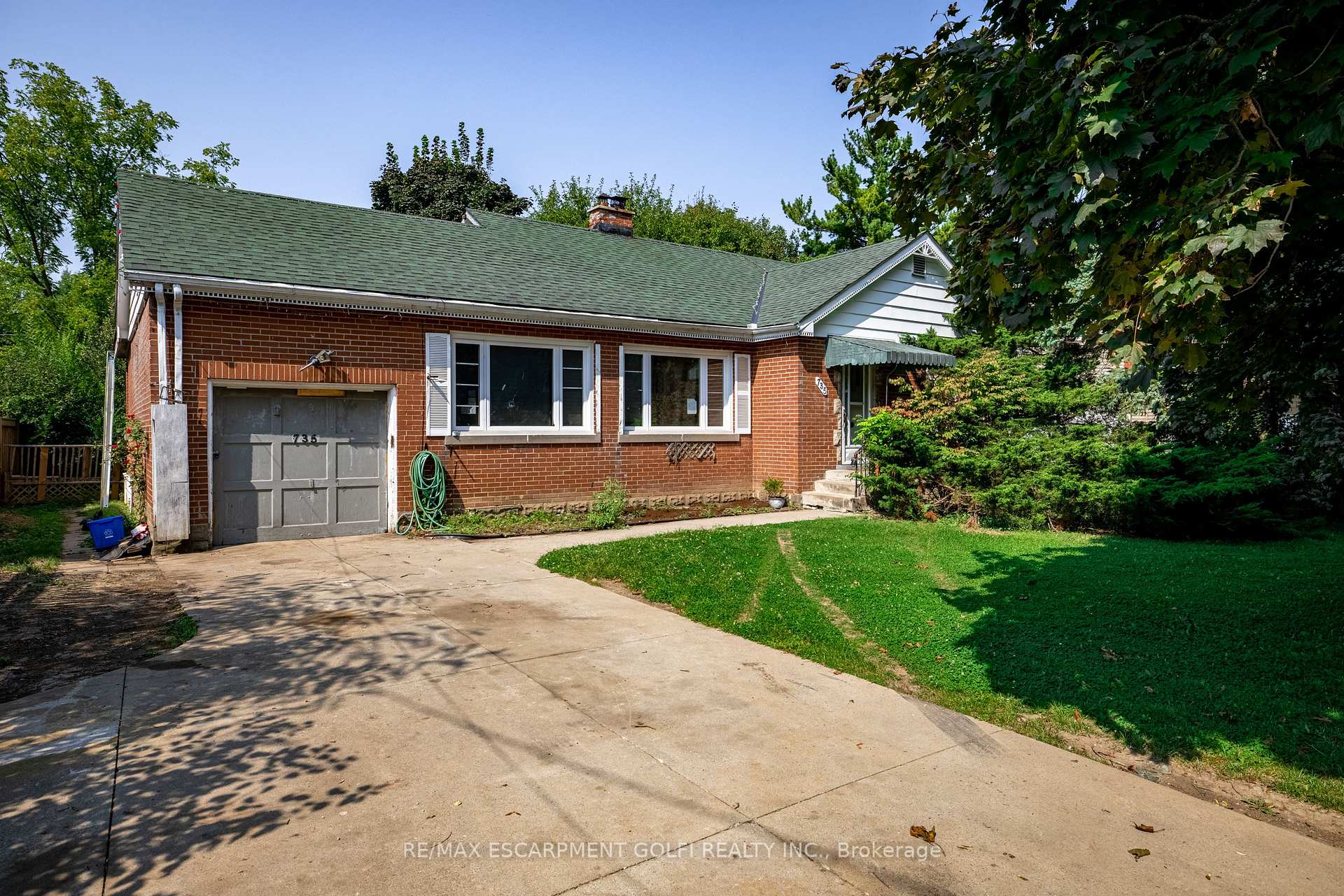 Photo 1 of 735 Montgomery Drive, Hamilton, Ancaster — HOMEH