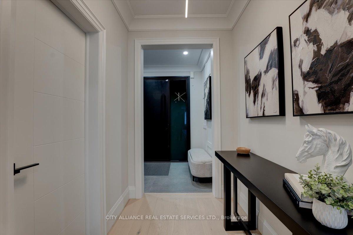 Photo 6 of 9 Boone Crescent, Vaughan, Kleinburg — HOMEH