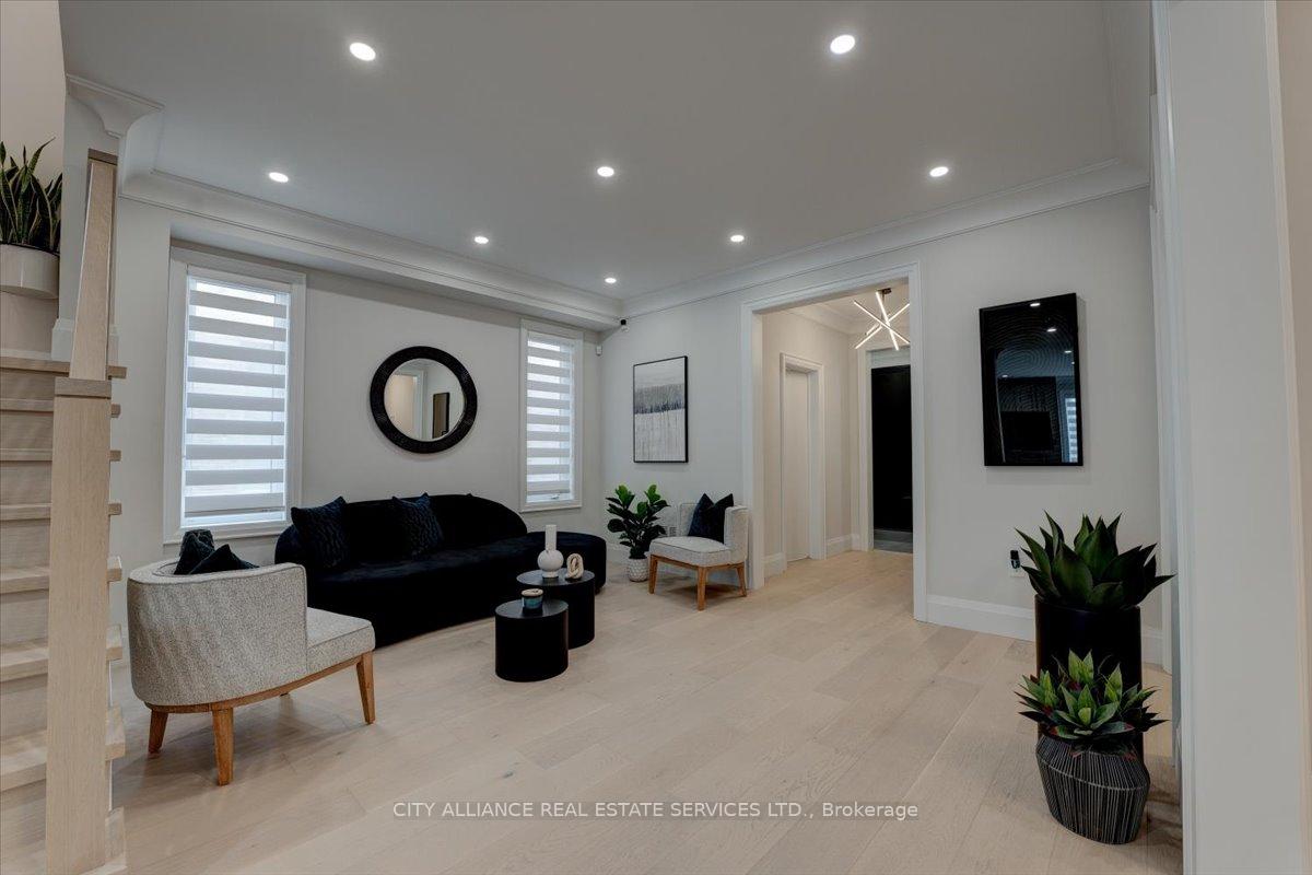 Photo 9 of 9 Boone Crescent, Vaughan, Kleinburg — HOMEH