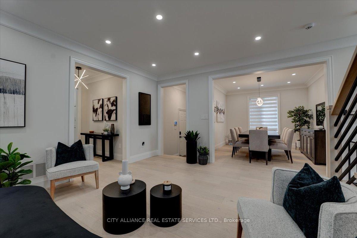 Photo 10 of 9 Boone Crescent, Vaughan, Kleinburg — HOMEH