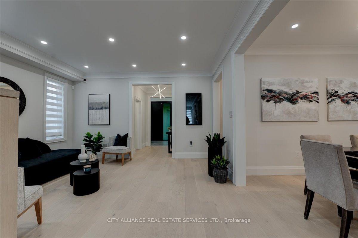 Photo 12 of 9 Boone Crescent, Vaughan, Kleinburg — HOMEH
