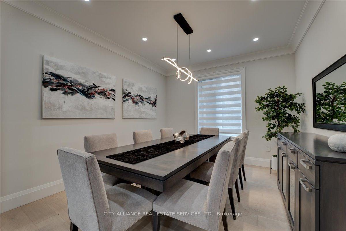Photo 11 of 9 Boone Crescent, Vaughan, Kleinburg — HOMEH