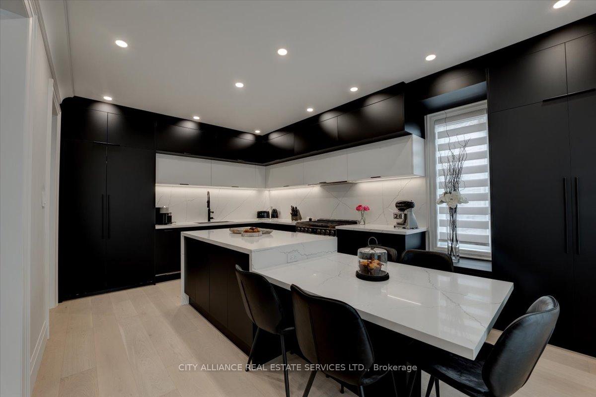 Photo 16 of 9 Boone Crescent, Vaughan, Kleinburg — HOMEH