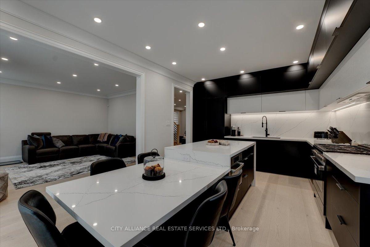 Photo 18 of 9 Boone Crescent, Vaughan, Kleinburg — HOMEH