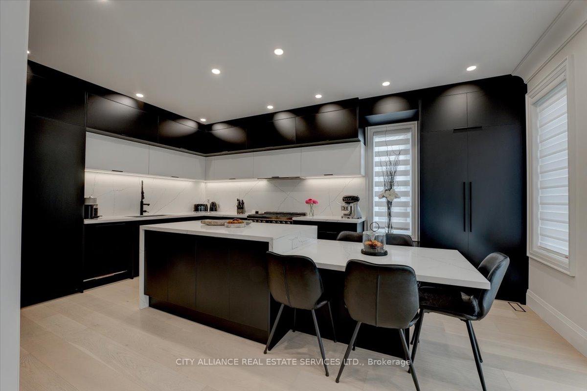 Photo 17 of 9 Boone Crescent, Vaughan, Kleinburg — HOMEH
