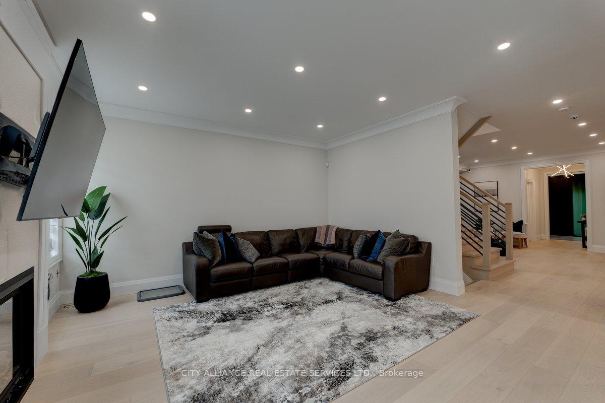 Photo 19 of 9 Boone Crescent, Vaughan, Kleinburg — HOMEH