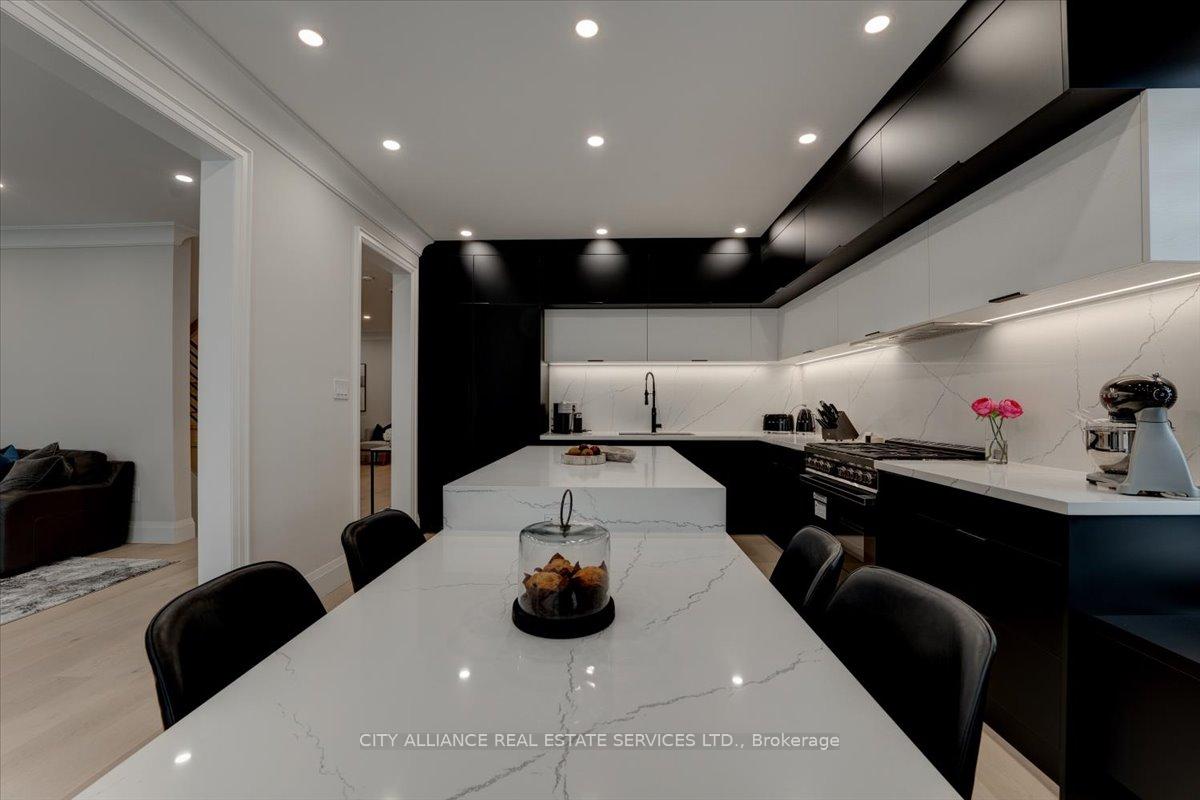 Photo 20 of 9 Boone Crescent, Vaughan, Kleinburg — HOMEH