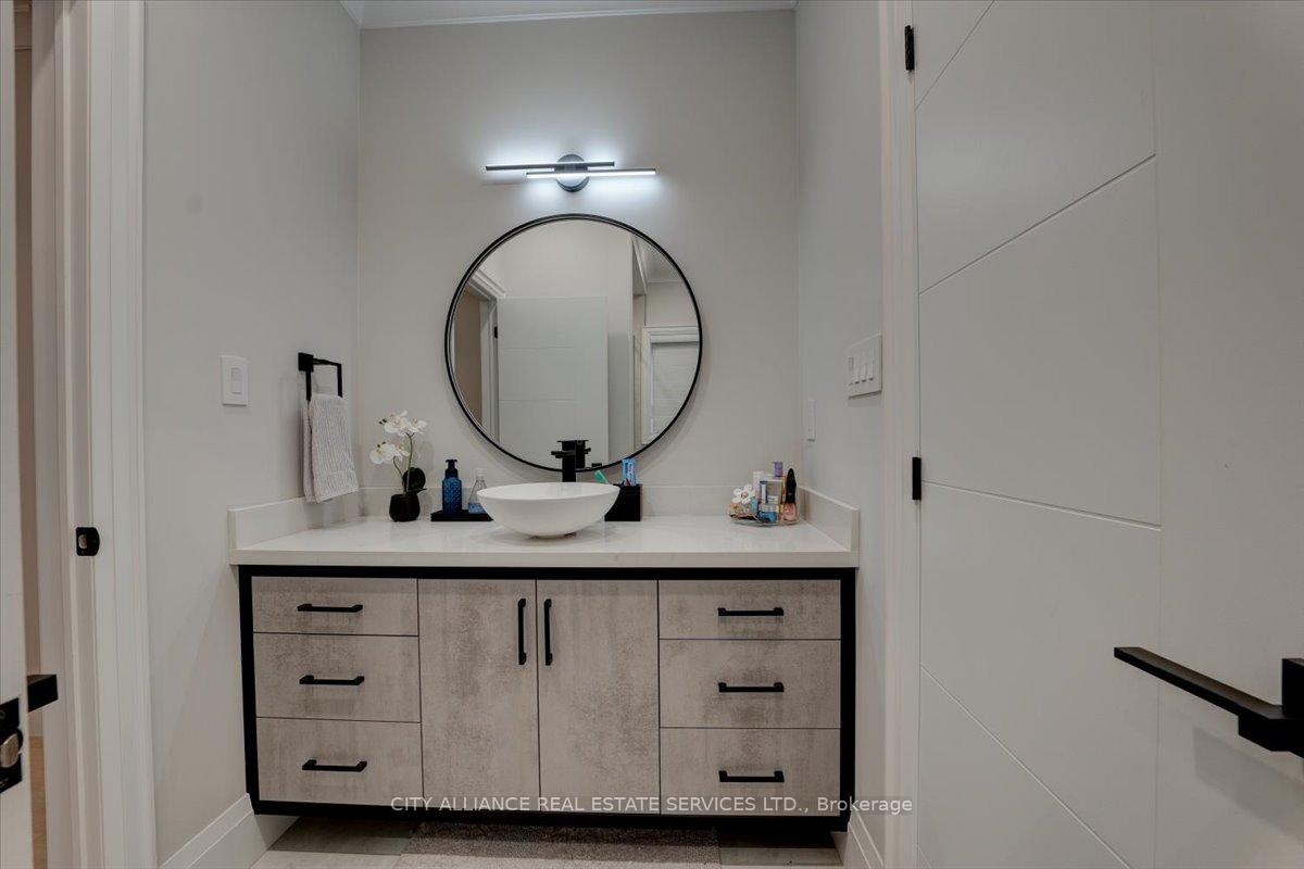 Photo 27 of 9 Boone Crescent, Vaughan, Kleinburg — HOMEH