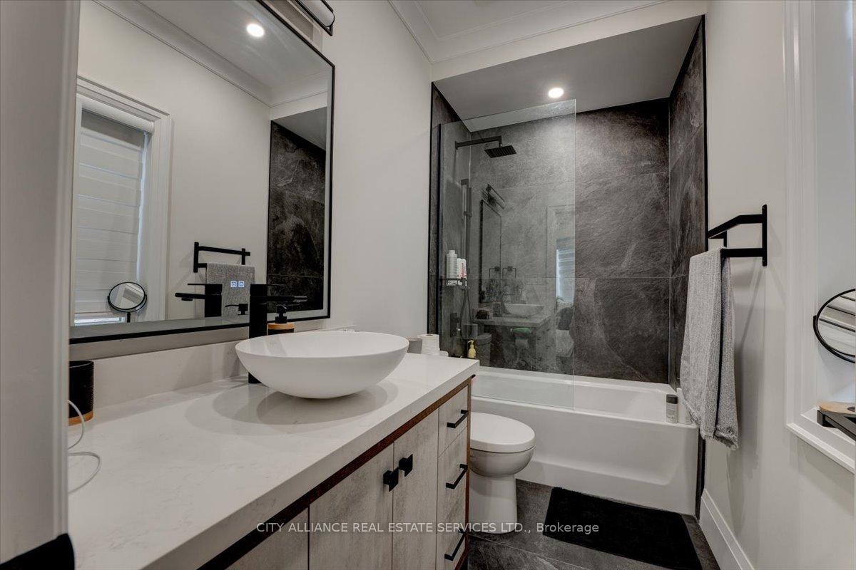 Photo 28 of 9 Boone Crescent, Vaughan, Kleinburg — HOMEH