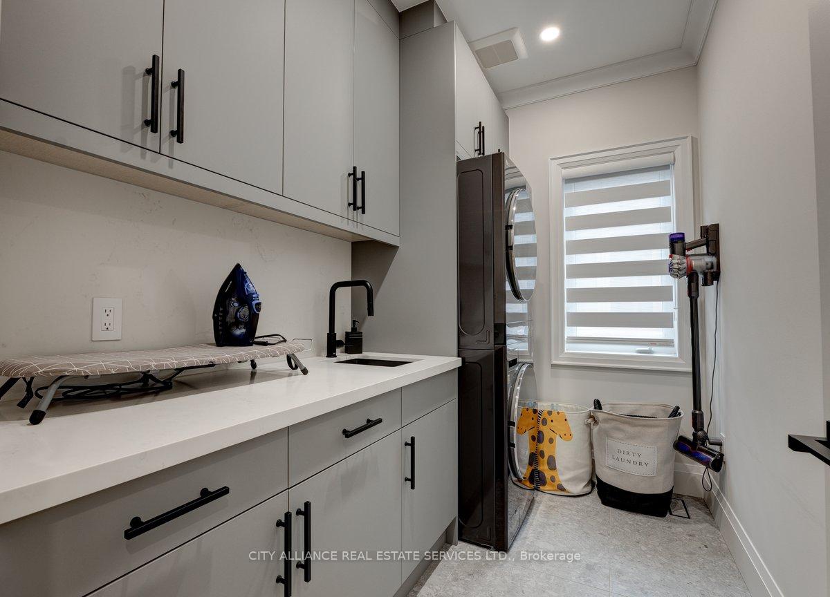 Photo 31 of 9 Boone Crescent, Vaughan, Kleinburg — HOMEH