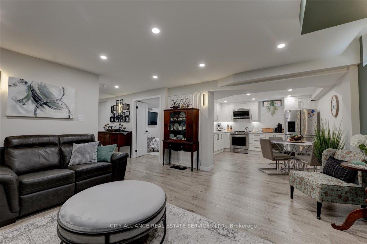 Photo 32 of 9 Boone Crescent, Vaughan, Kleinburg — HOMEH