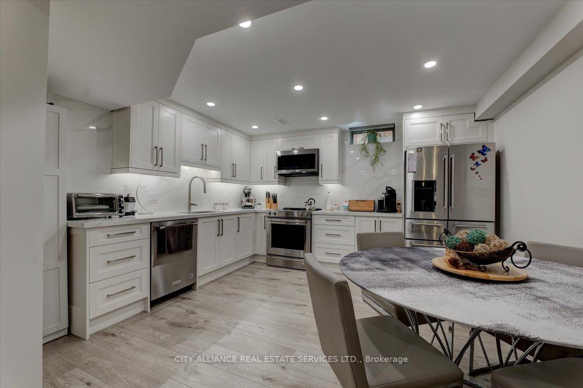 Photo 34 of 9 Boone Crescent, Vaughan, Kleinburg — HOMEH