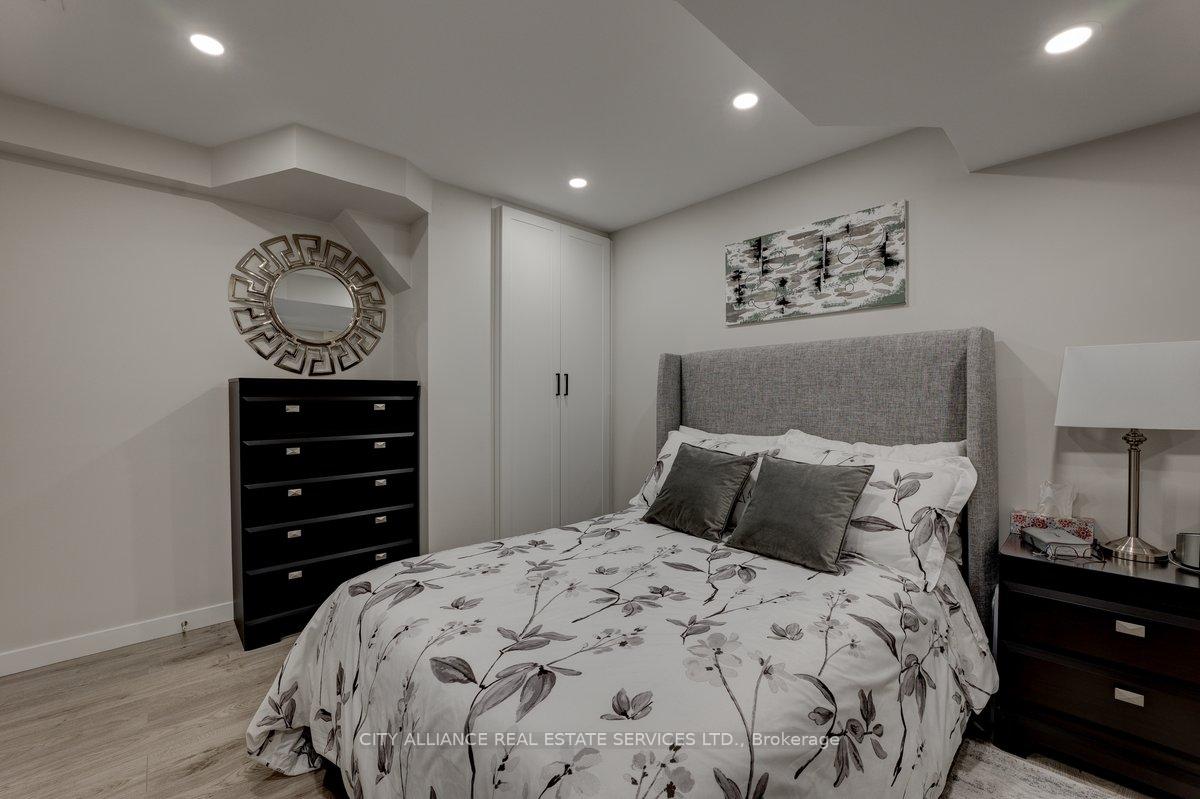 Photo 37 of 9 Boone Crescent, Vaughan, Kleinburg — HOMEH