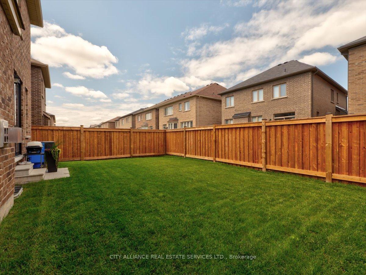 Photo 39 of 9 Boone Crescent, Vaughan, Kleinburg — HOMEH