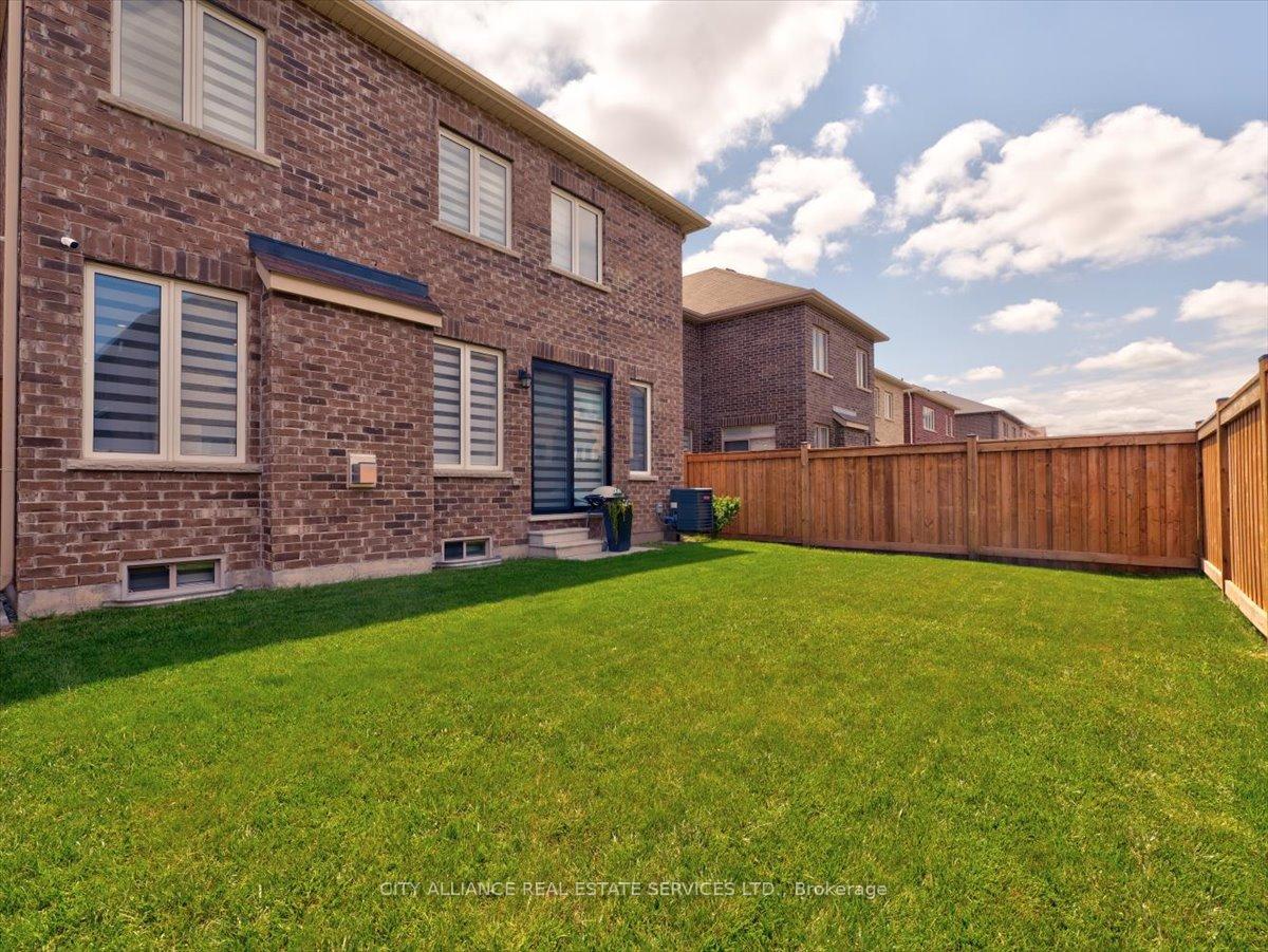 Photo 38 of 9 Boone Crescent, Vaughan, Kleinburg — HOMEH