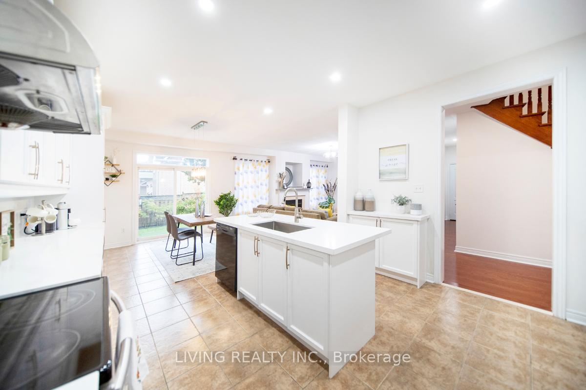 Photo 5 of 21 Haywood Drive, Markham, Victoria Manor-Jennings Gate — HOMEH