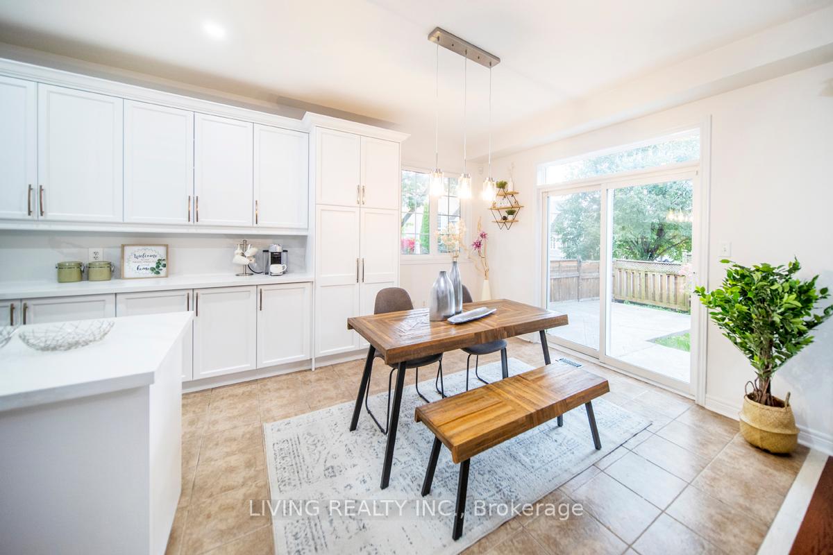 Photo 7 of 21 Haywood Drive, Markham, Victoria Manor-Jennings Gate — HOMEH