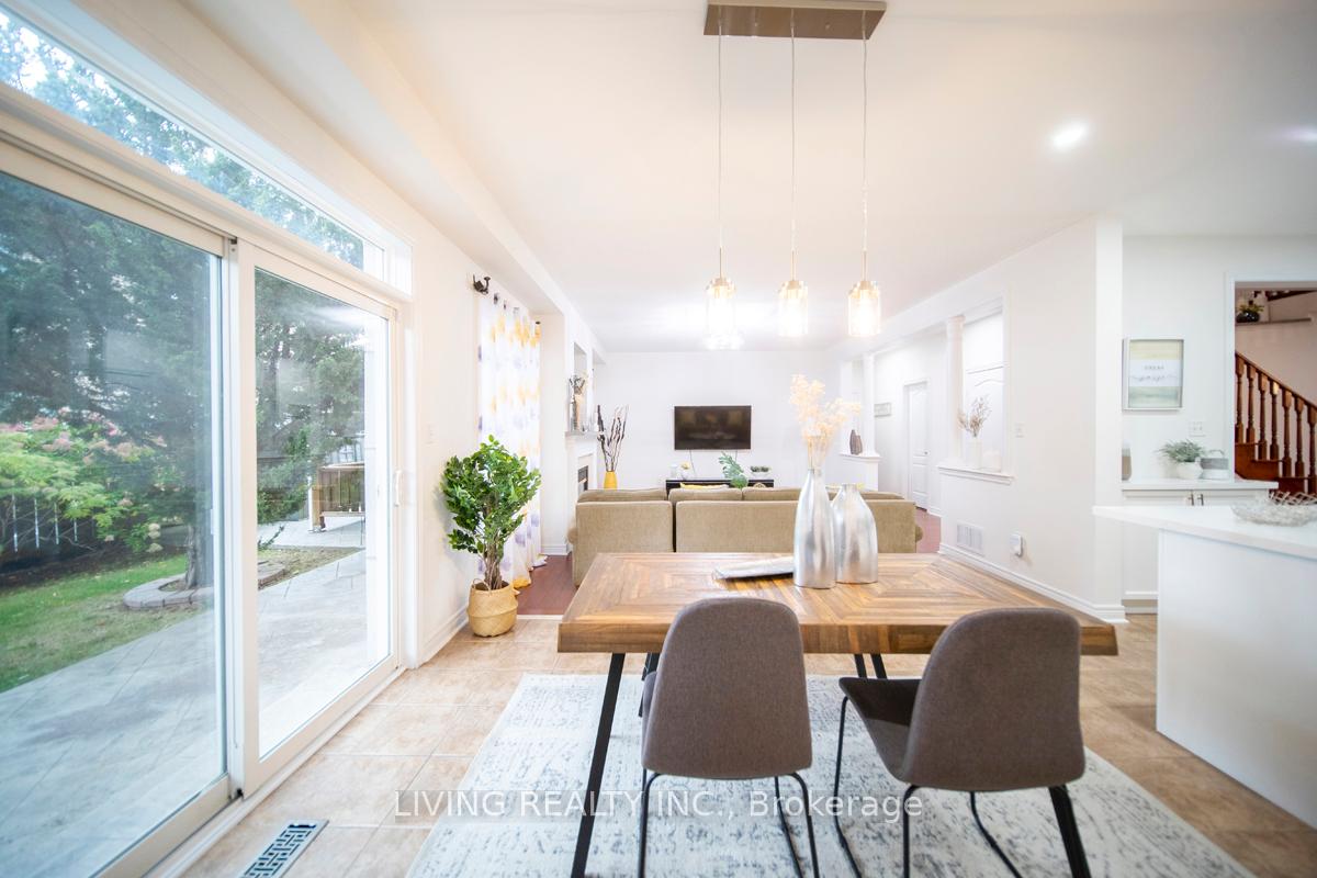 Photo 11 of 21 Haywood Drive, Markham, Victoria Manor-Jennings Gate — HOMEH