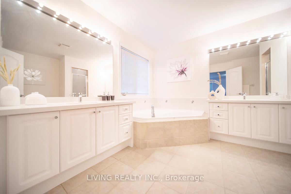 Photo 17 of 21 Haywood Drive, Markham, Victoria Manor-Jennings Gate — HOMEH