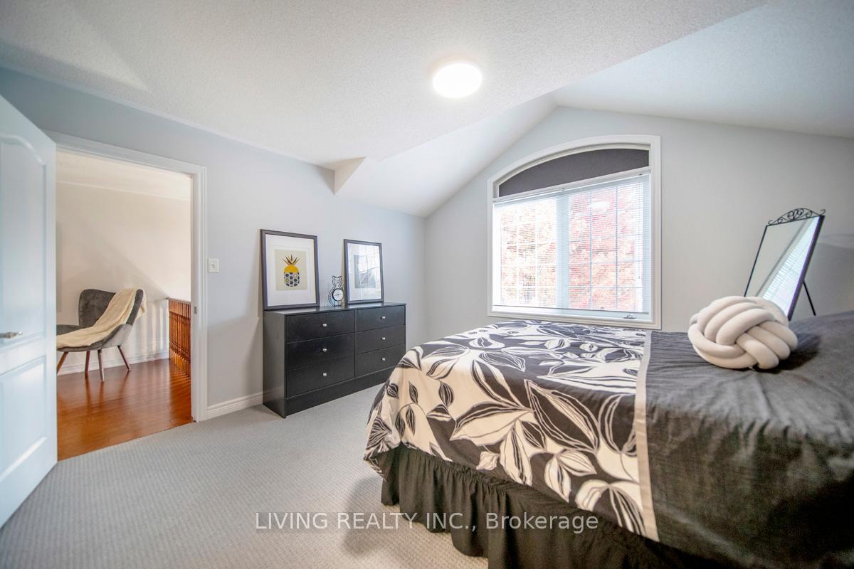 Photo 18 of 21 Haywood Drive, Markham, Victoria Manor-Jennings Gate — HOMEH