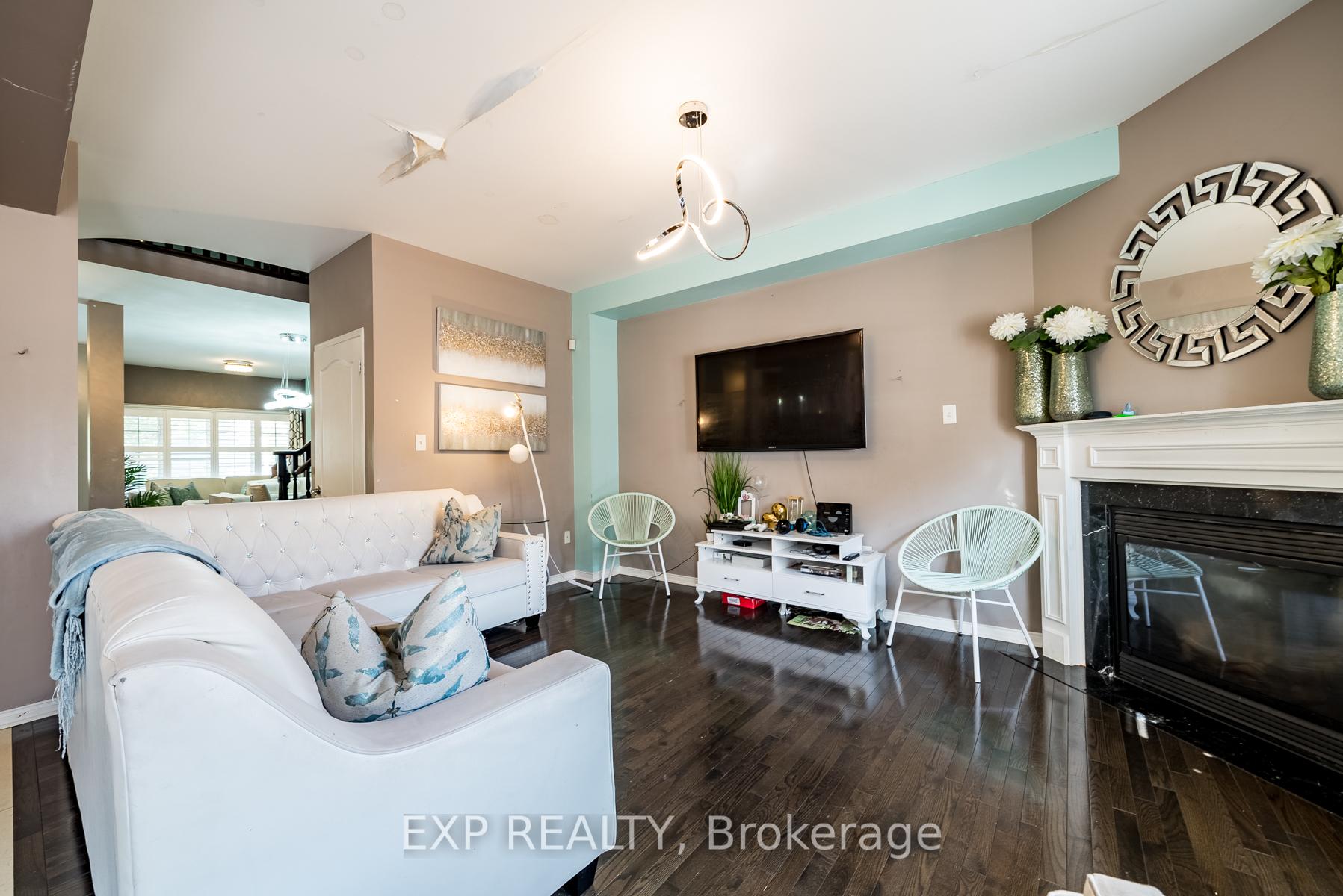 Photo 7 of 14 Decourcy-Ireland Circle, Ajax, Northeast Ajax — HOMEH