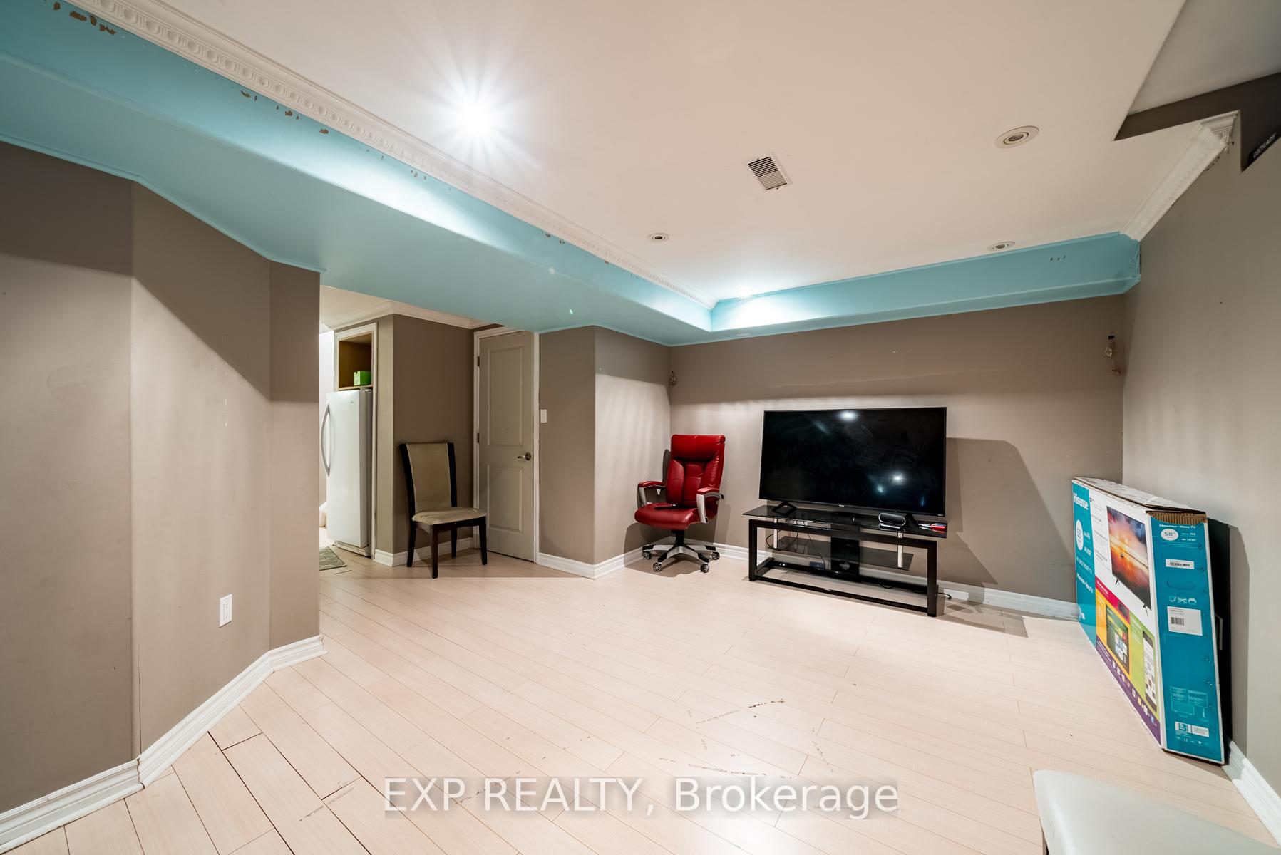 Photo 21 of 14 Decourcy-Ireland Circle, Ajax, Northeast Ajax — HOMEH