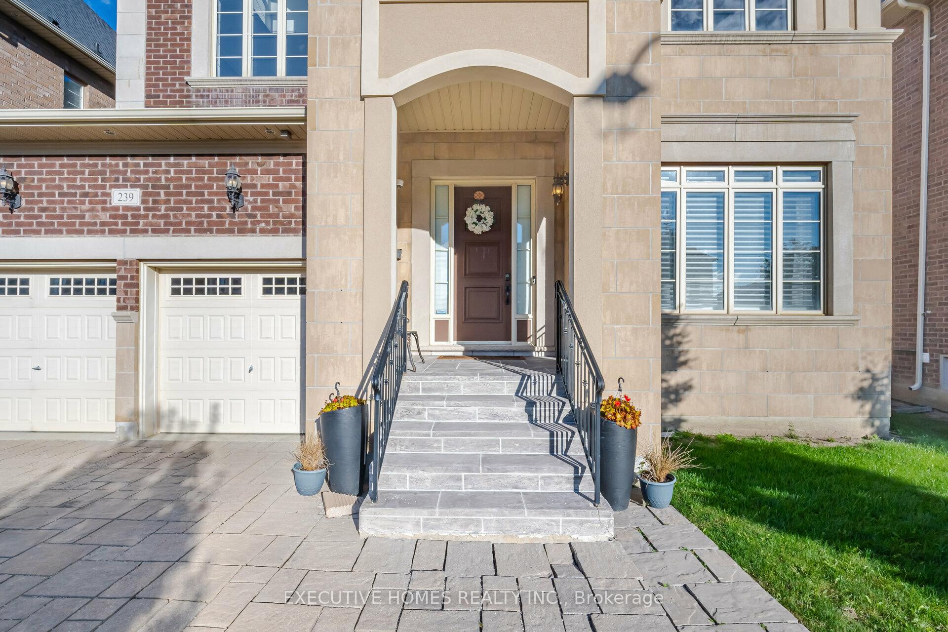 Photo 2 of 239 Timber Creek Boulevard, Vaughan, Kleinburg — HOMEH