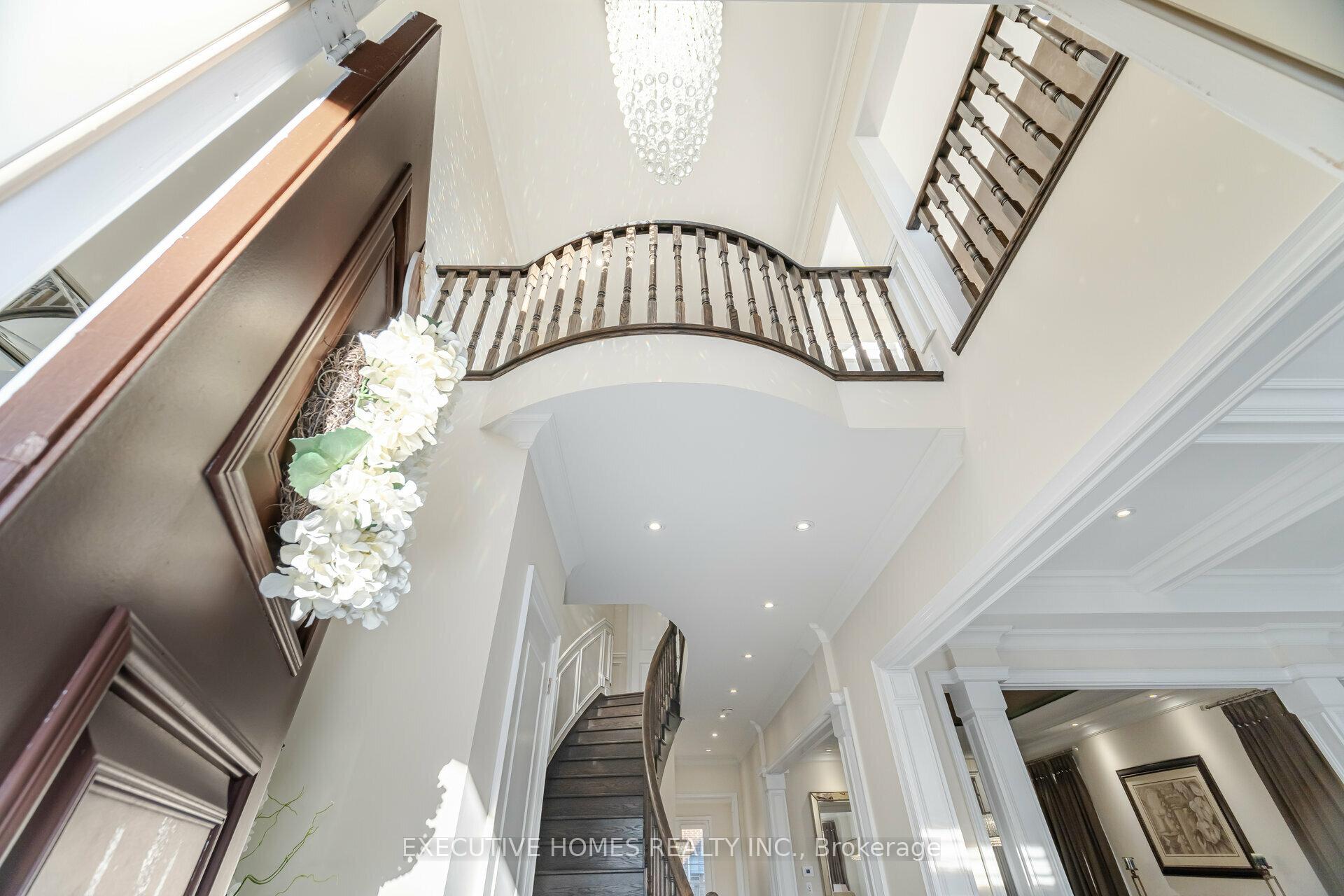 Photo 5 of 239 Timber Creek Boulevard, Vaughan, Kleinburg — HOMEH