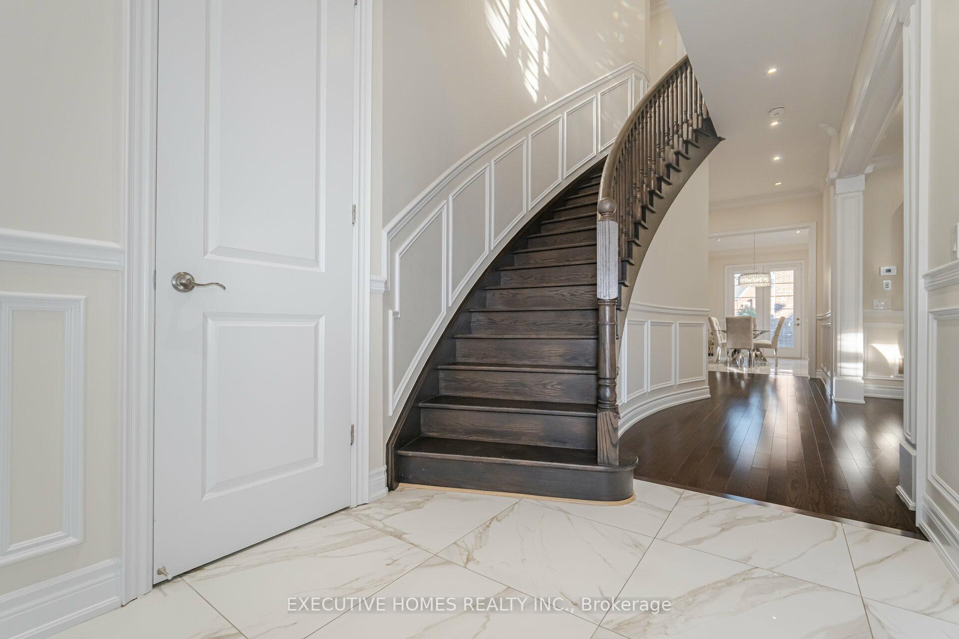 Photo 7 of 239 Timber Creek Boulevard, Vaughan, Kleinburg — HOMEH