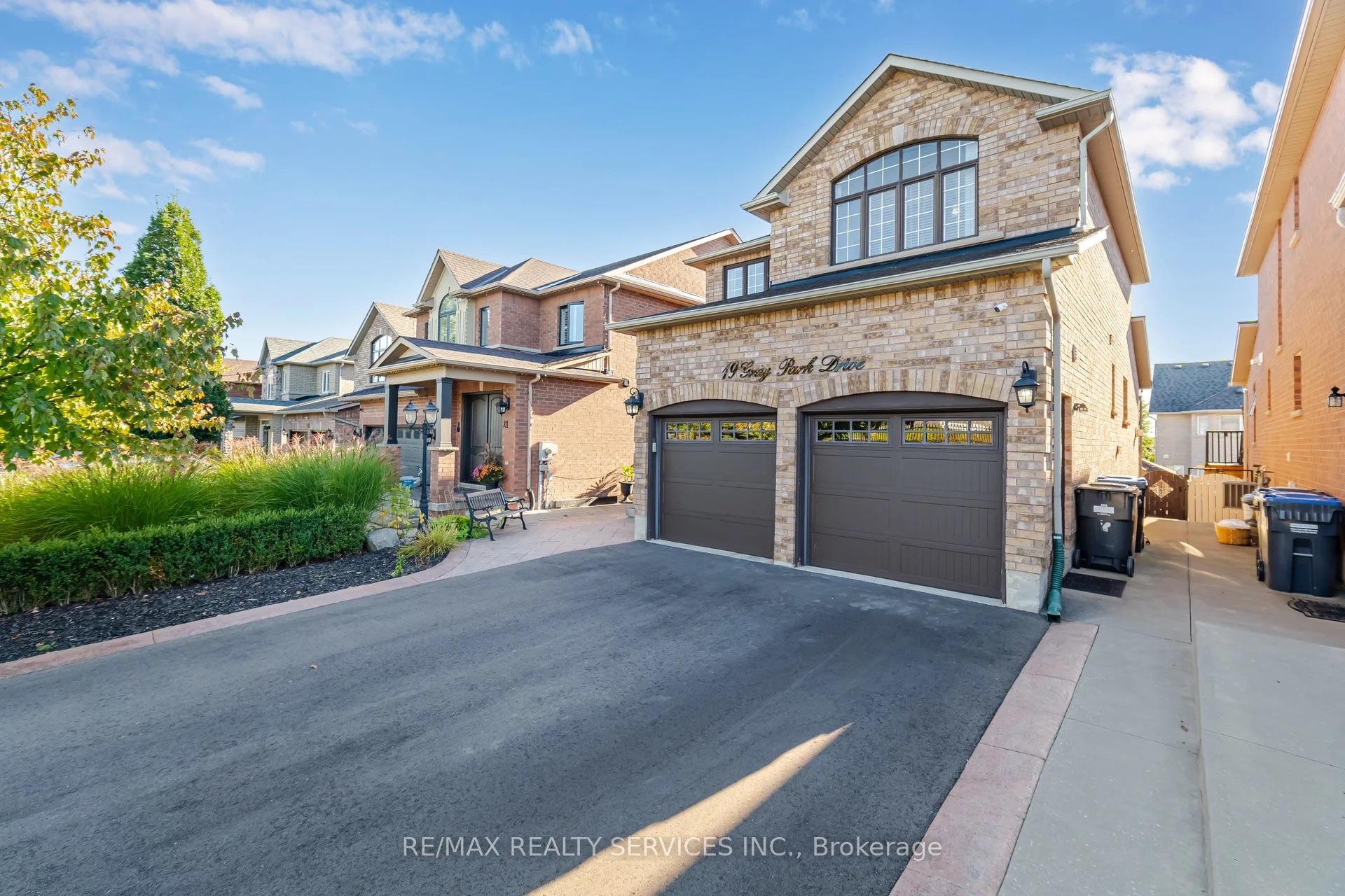 Photo 4 of 19 Gray Park Drive, Caledon, Bolton West — HOMEH