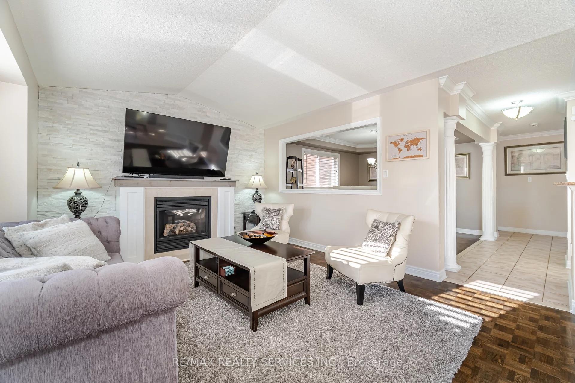 Photo 8 of 19 Gray Park Drive, Caledon, Bolton West — HOMEH