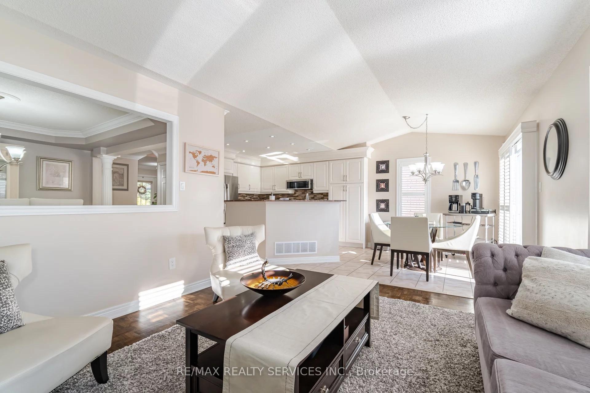 Photo 20 of 19 Gray Park Drive, Caledon, Bolton West — HOMEH