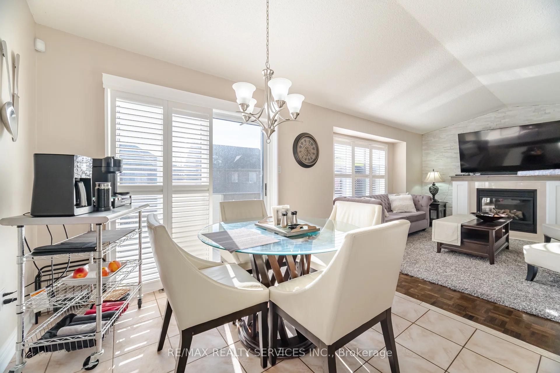 Photo 10 of 19 Gray Park Drive, Caledon, Bolton West — HOMEH