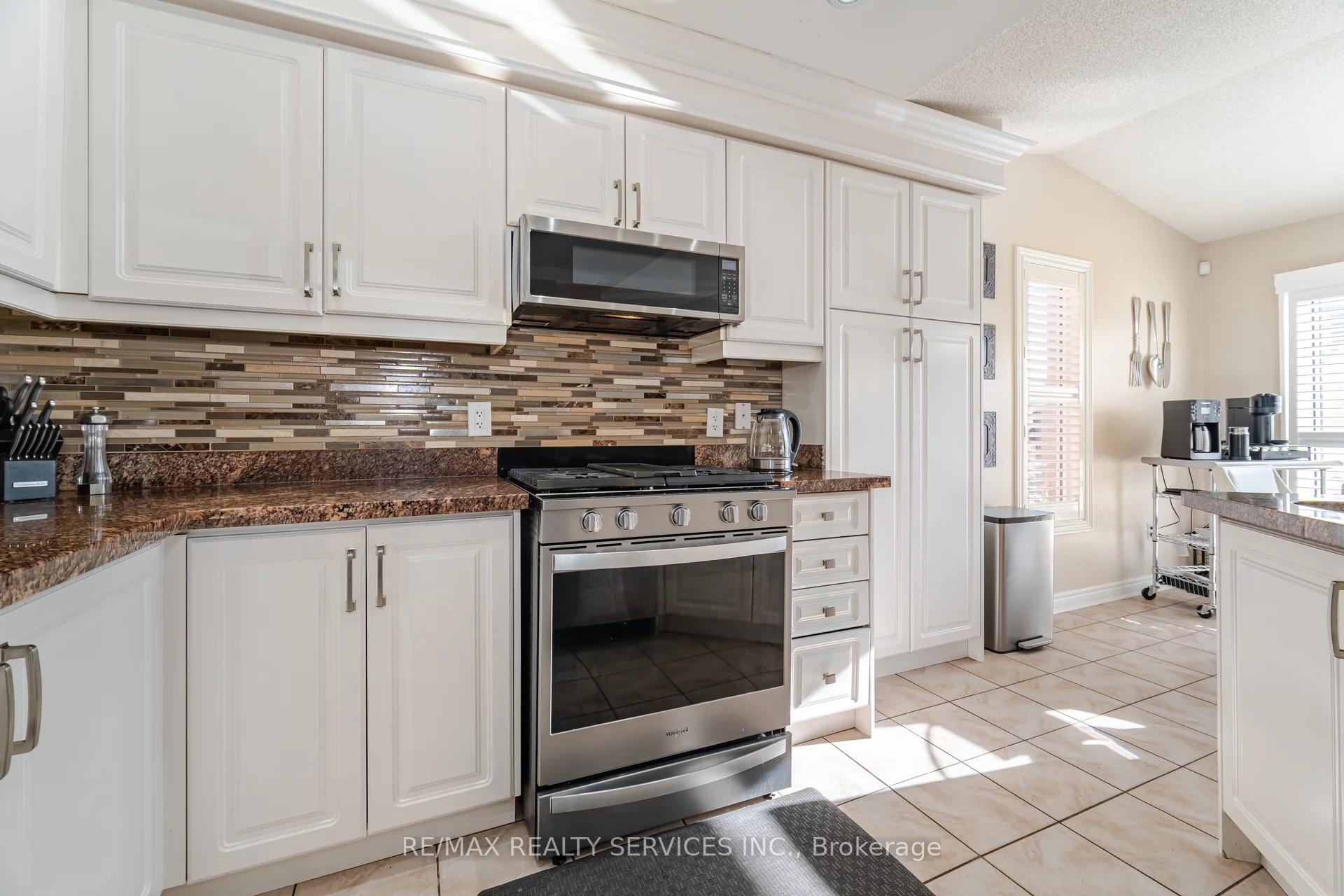 Photo 14 of 19 Gray Park Drive, Caledon, Bolton West — HOMEH