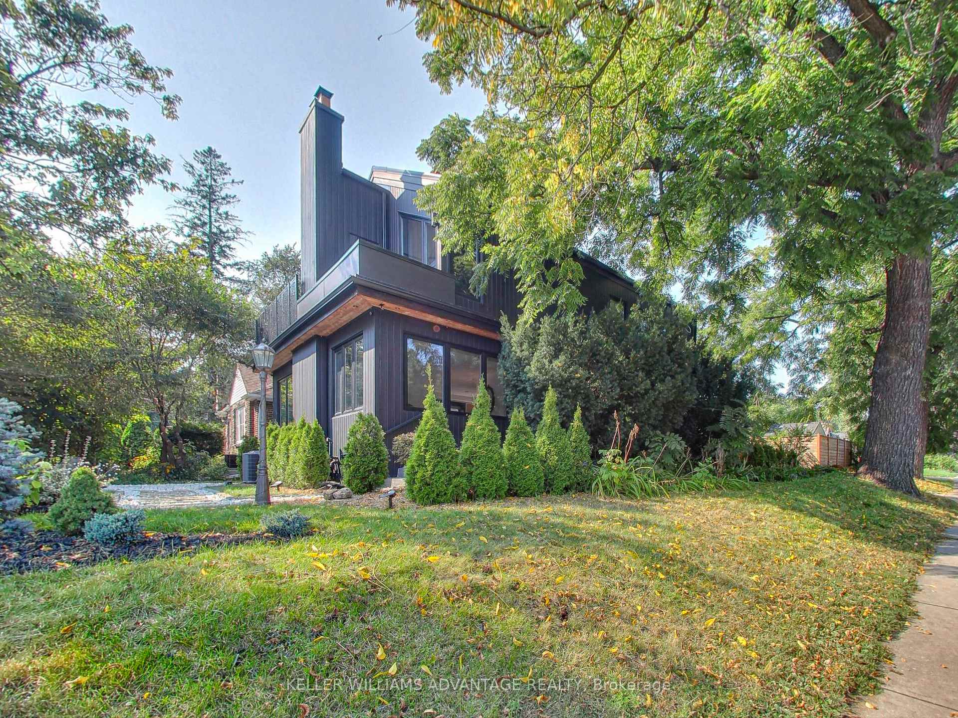 Front of 854 Royal York Road