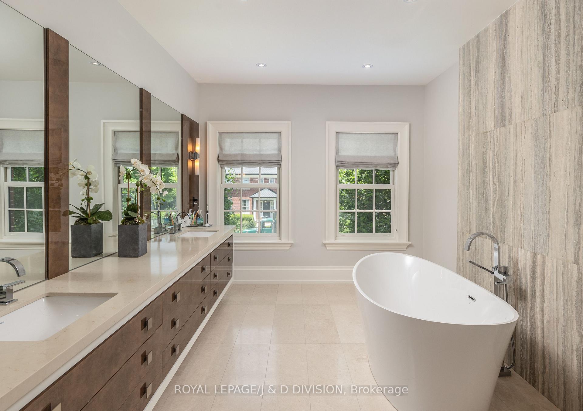 Photo 18 of 161 Alexandra Boulevard, Toronto, Lawrence Park South — HOMEH