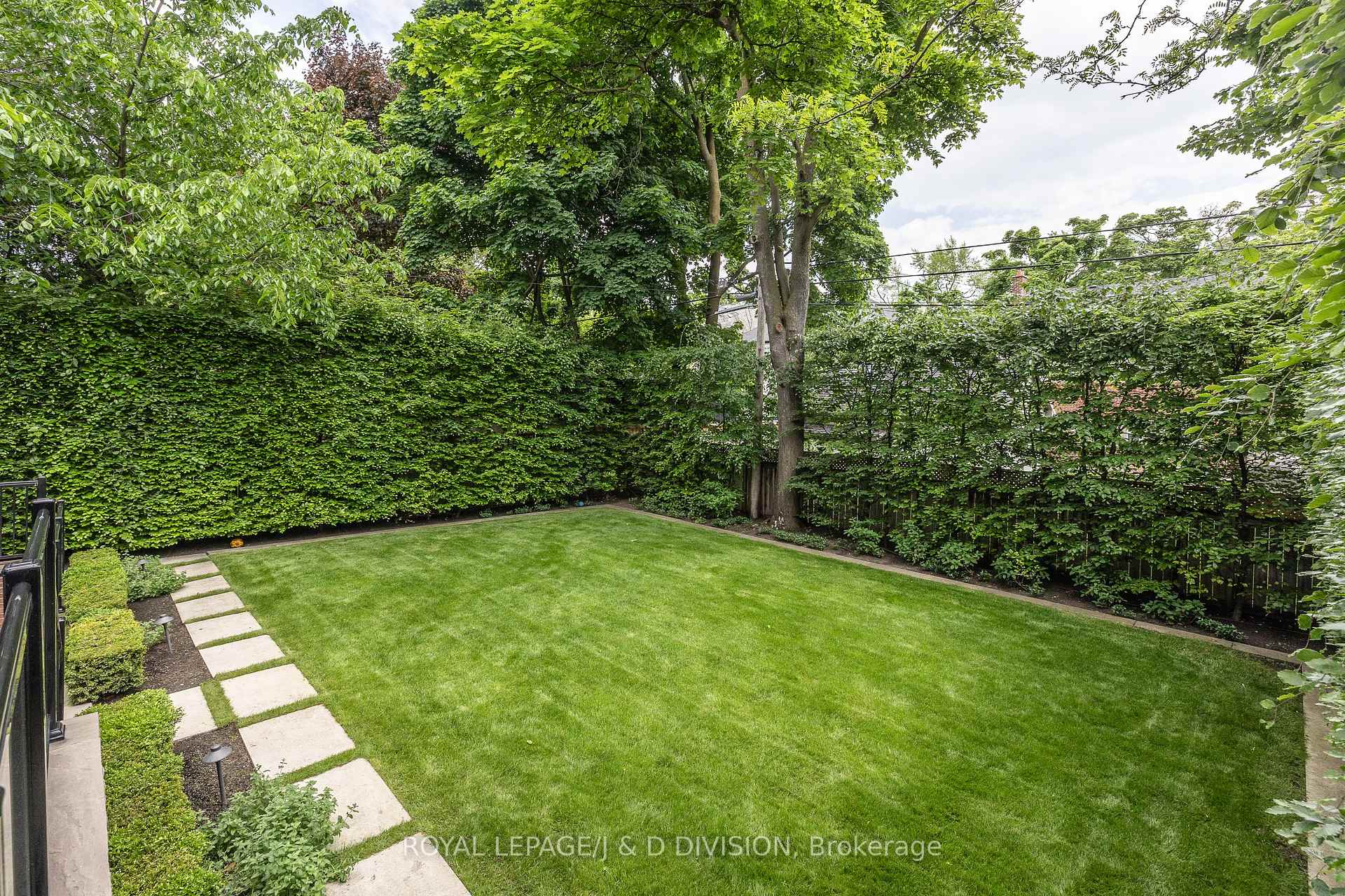 Photo 38 of 161 Alexandra Boulevard, Toronto, Lawrence Park South — HOMEH