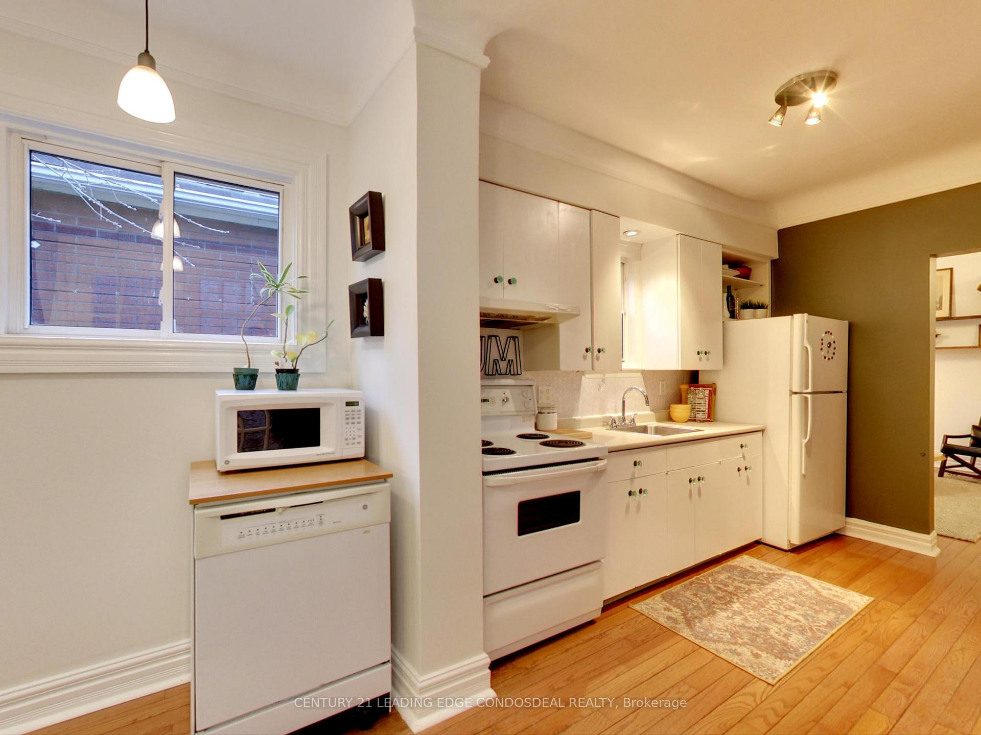 Photo 10 of 50 Lippincott Street, Toronto, Kensington-Chinatown — HOMEH