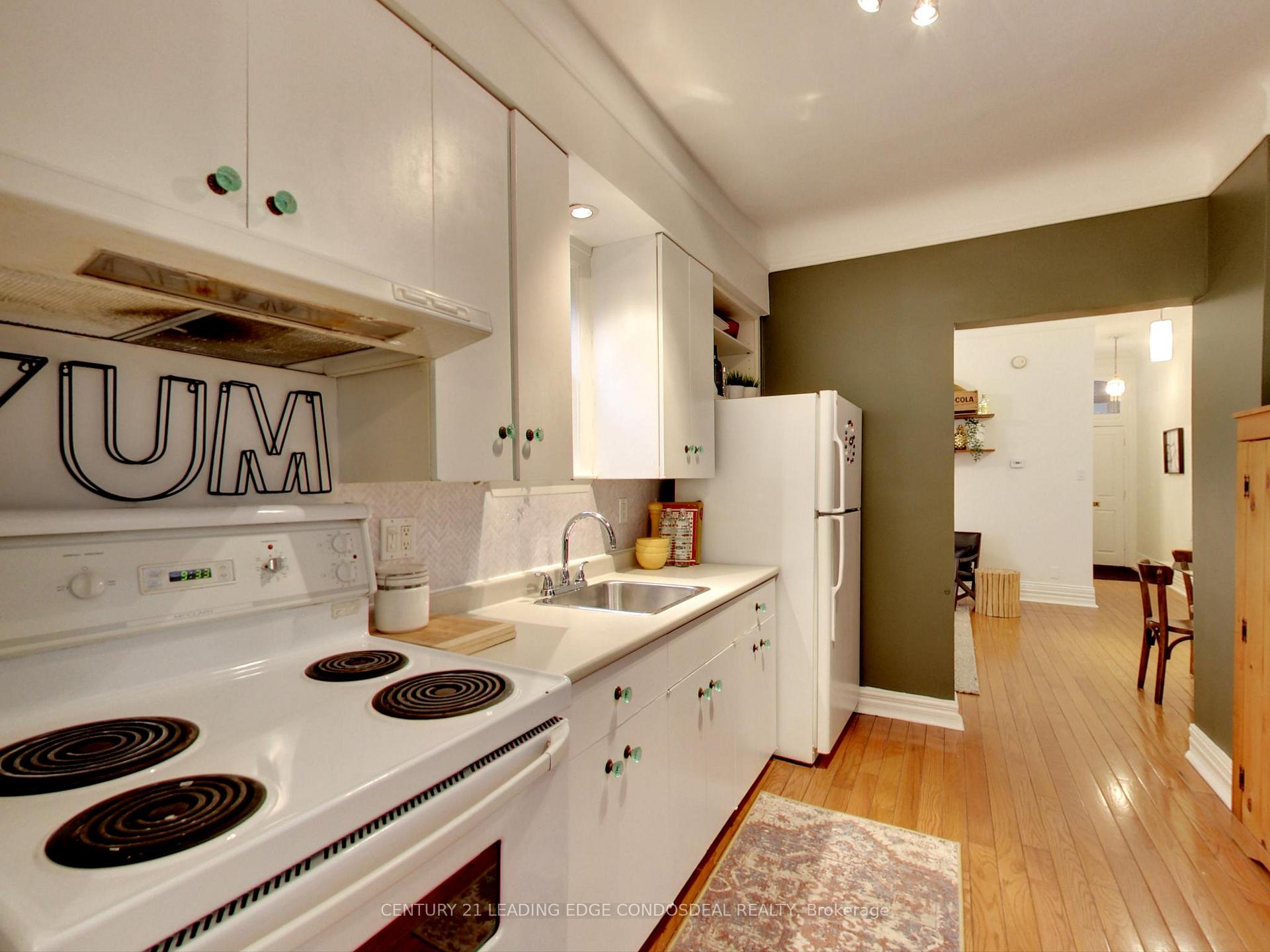 Photo 11 of 50 Lippincott Street, Toronto, Kensington-Chinatown — HOMEH