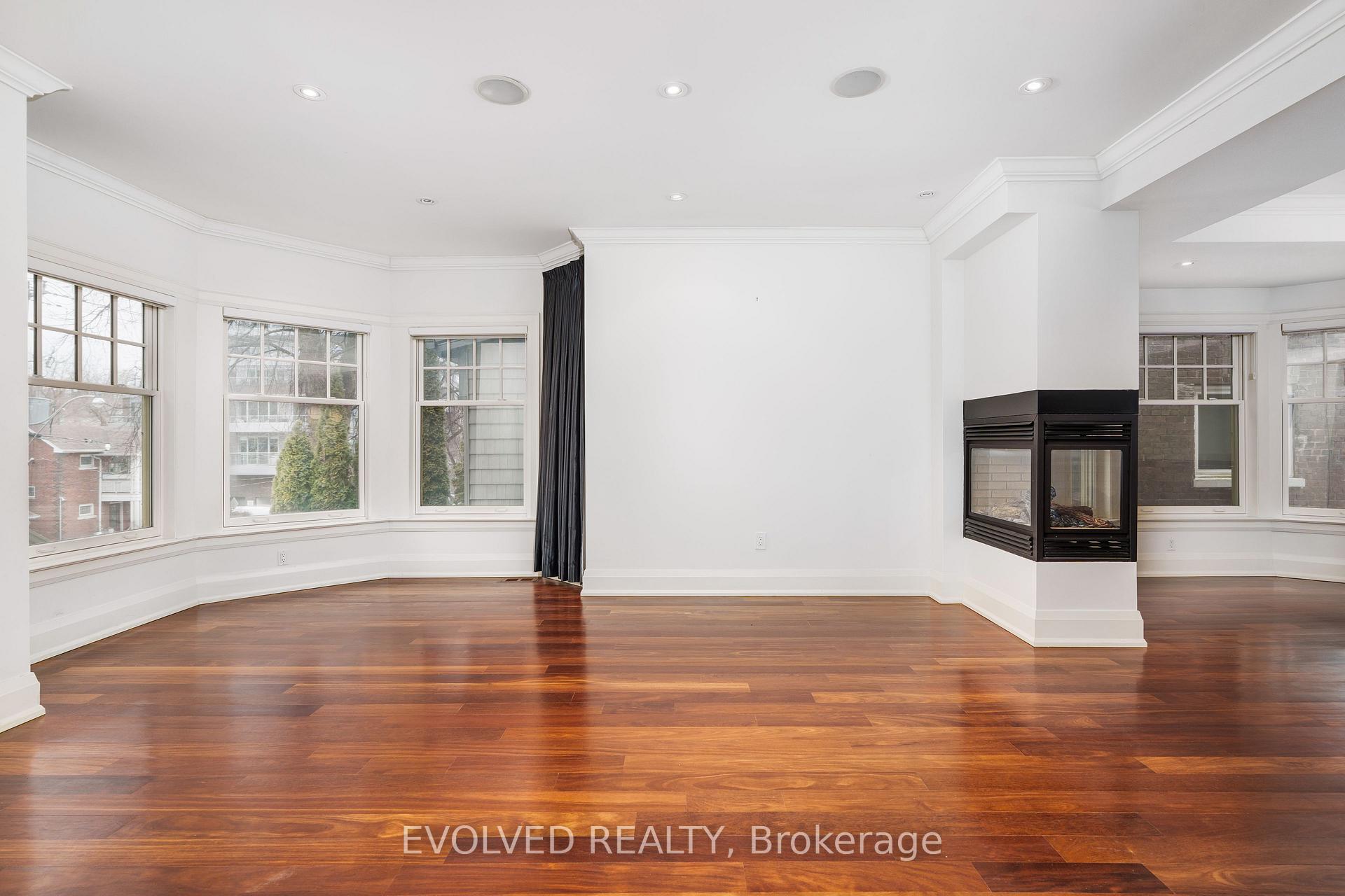 Photo 8 of 124 Kenilworth Avenue, Toronto, The Beaches — HOMEH