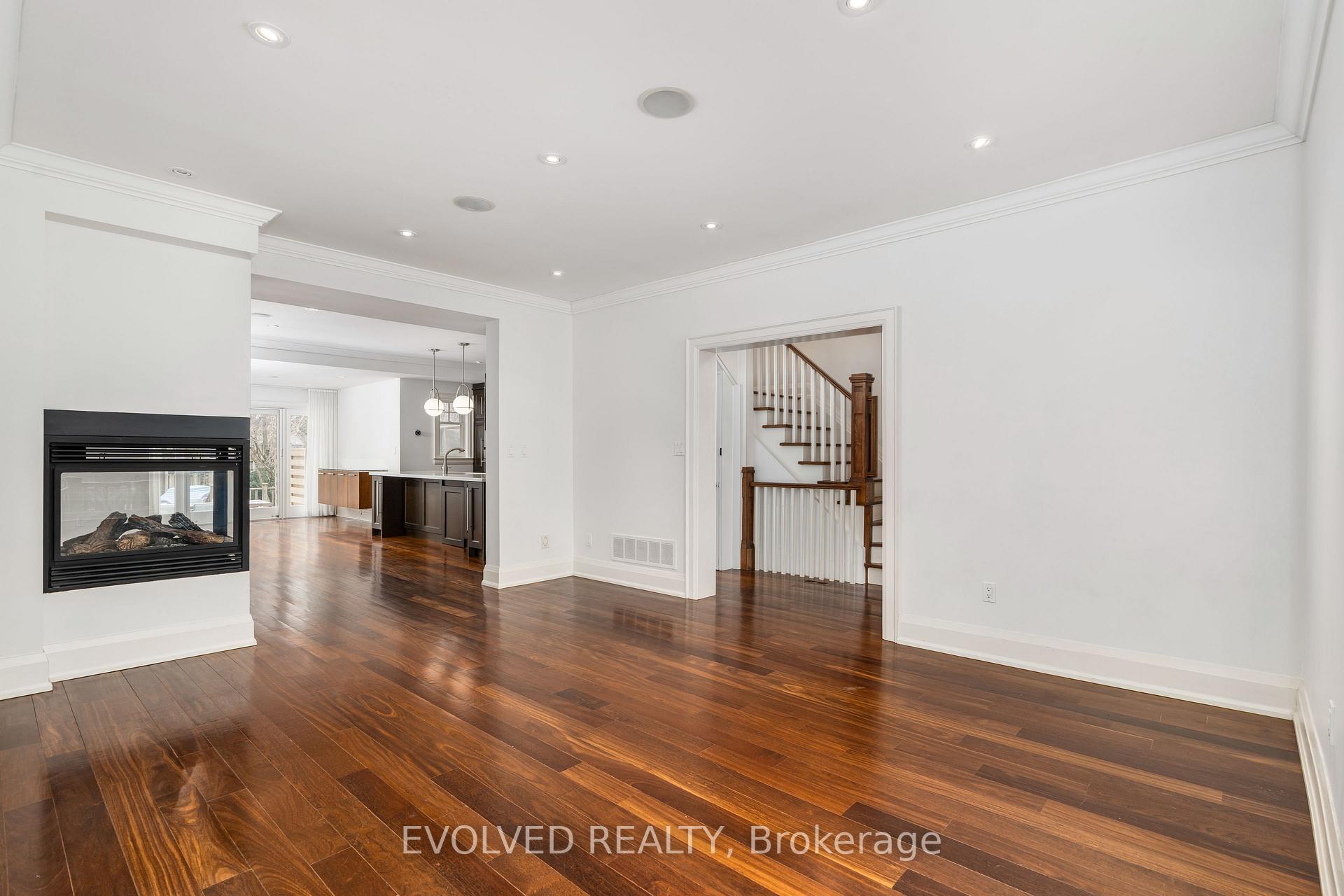 Photo 9 of 124 Kenilworth Avenue, Toronto, The Beaches — HOMEH