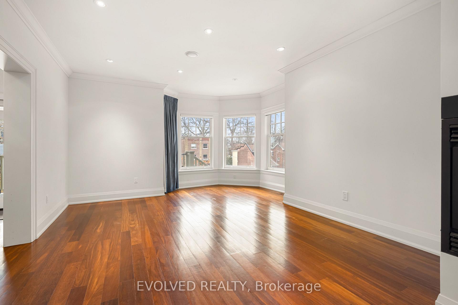 Photo 6 of 124 Kenilworth Avenue, Toronto, The Beaches — HOMEH