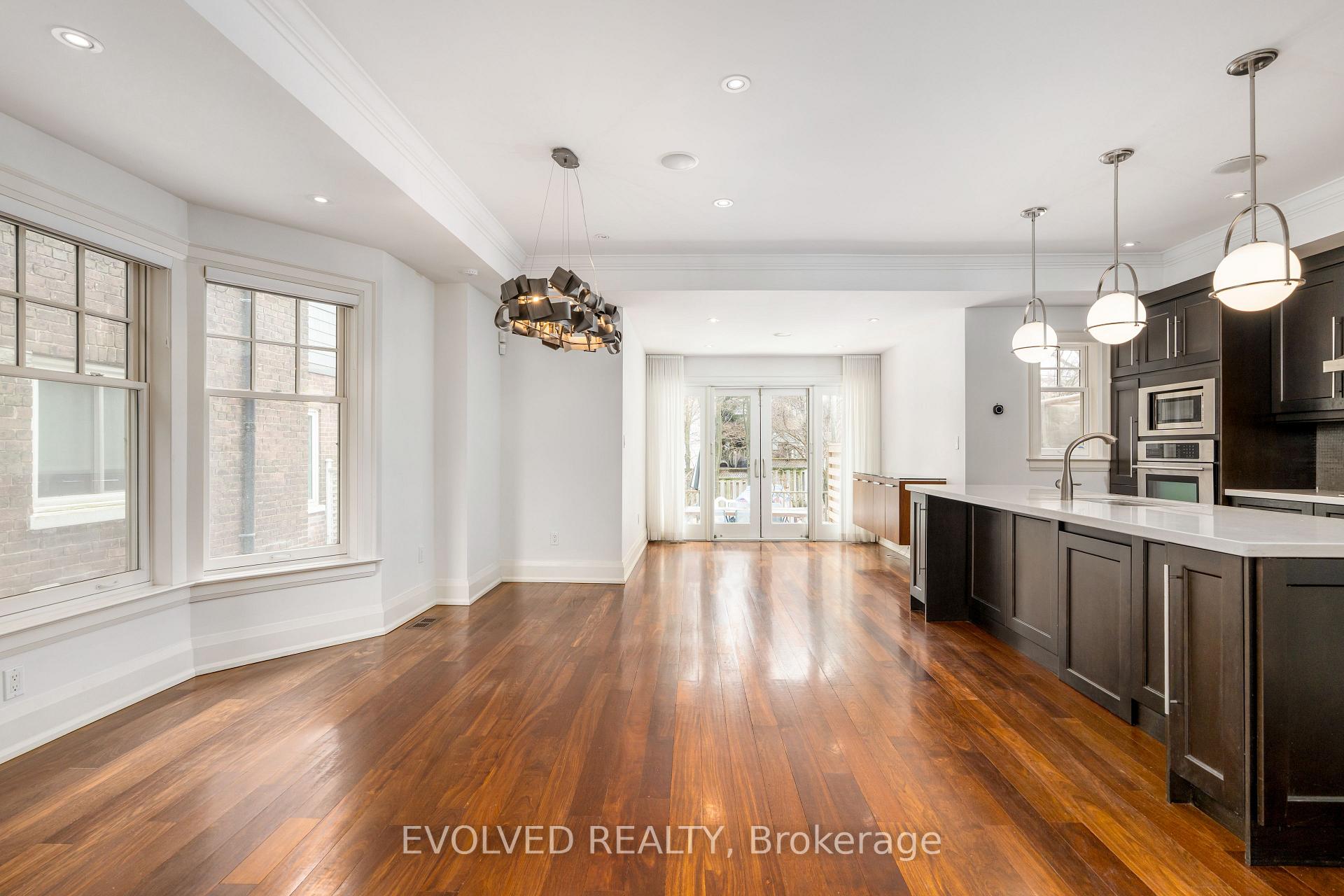 Photo 10 of 124 Kenilworth Avenue, Toronto, The Beaches — HOMEH