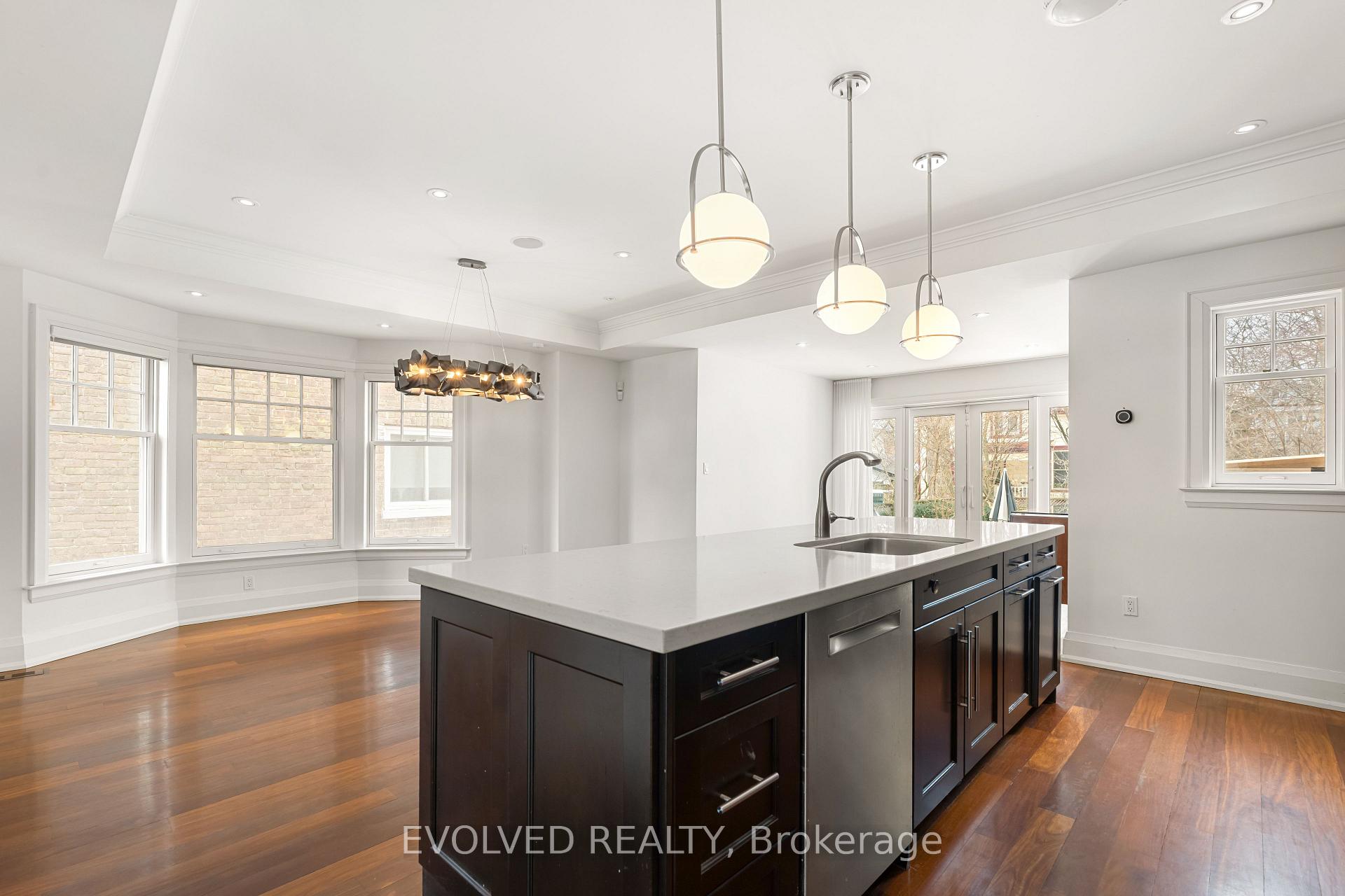 Photo 12 of 124 Kenilworth Avenue, Toronto, The Beaches — HOMEH