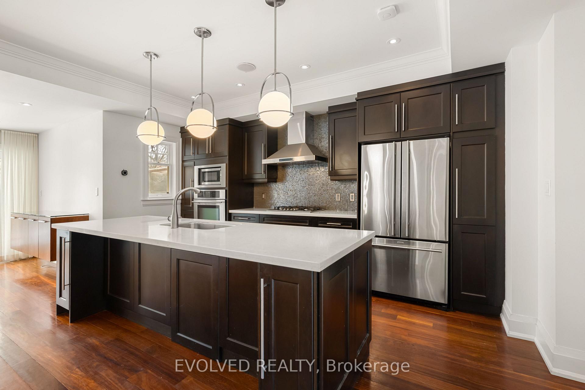 Photo 15 of 124 Kenilworth Avenue, Toronto, The Beaches — HOMEH