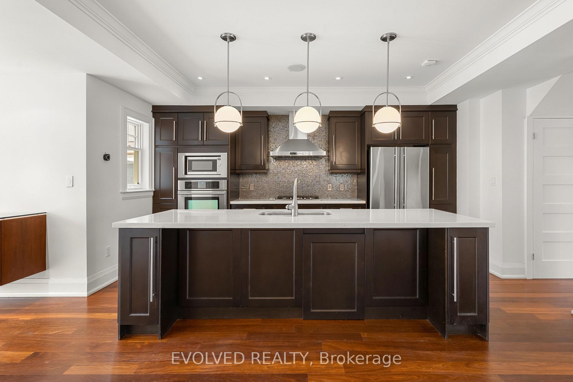 Photo 13 of 124 Kenilworth Avenue, Toronto, The Beaches — HOMEH