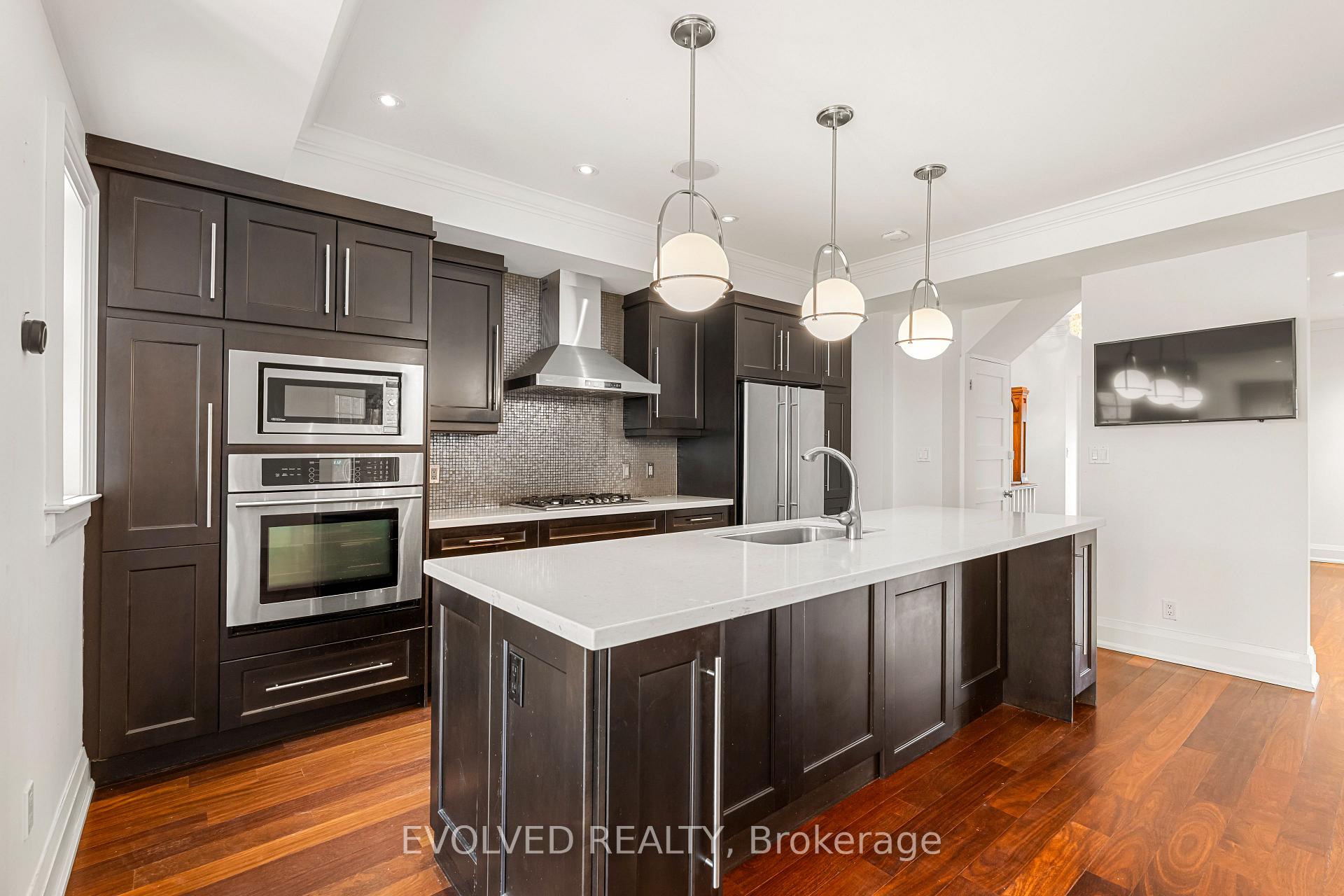 Photo 14 of 124 Kenilworth Avenue, Toronto, The Beaches — HOMEH
