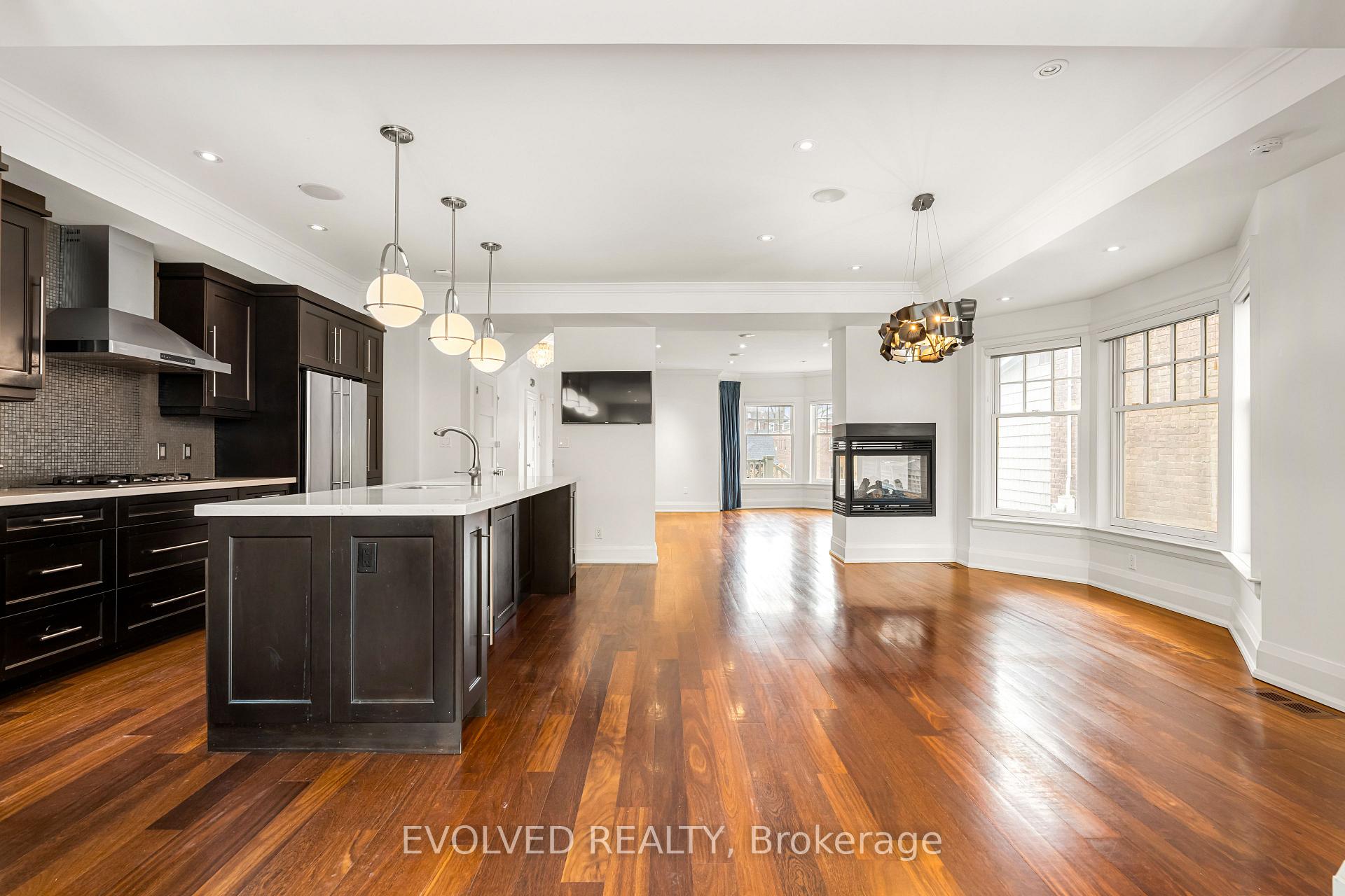 Photo 16 of 124 Kenilworth Avenue, Toronto, The Beaches — HOMEH